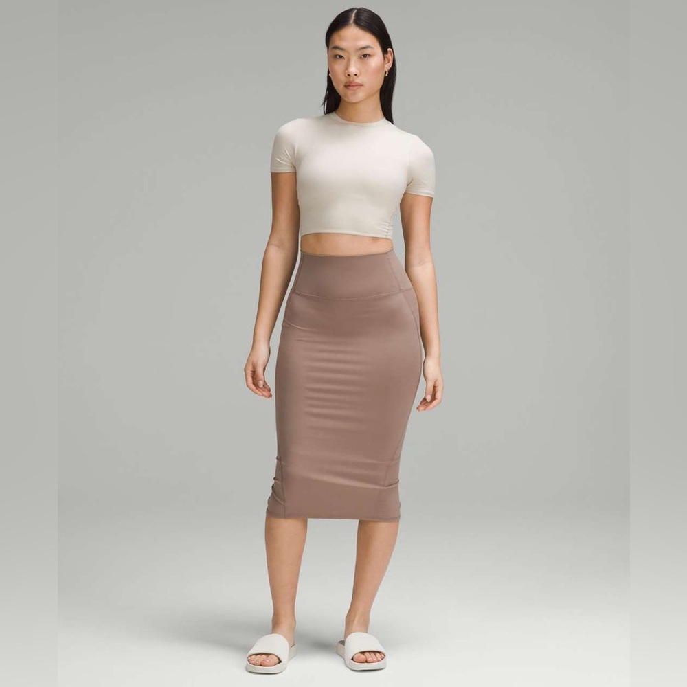 Lululemon Nulu Slim-Fit High-Rise Skirt Size 4